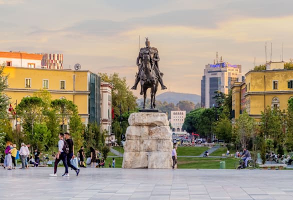 Albanien: Skanderbegplatz in Tirana