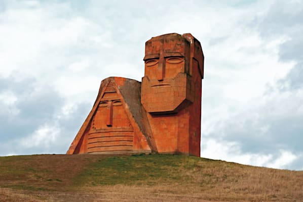 Bergkarabach: Monument Tatik Papik