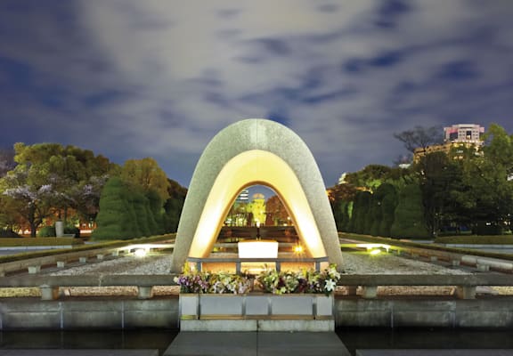 Betonbogen des Friedensdenkmals in Hiroshima