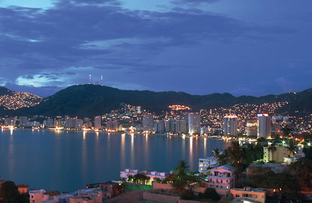 Acapulco: Blick auf die Skyline am Abend