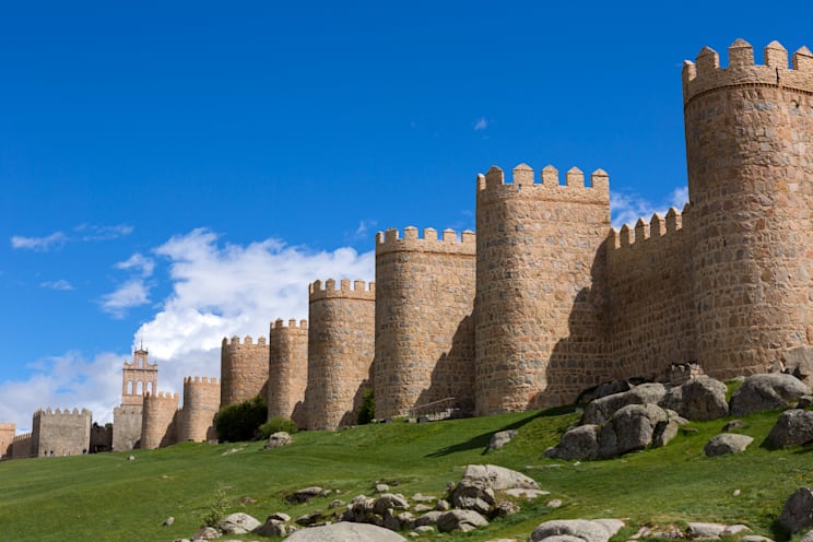Stadtmauer von Ávila in Spanien