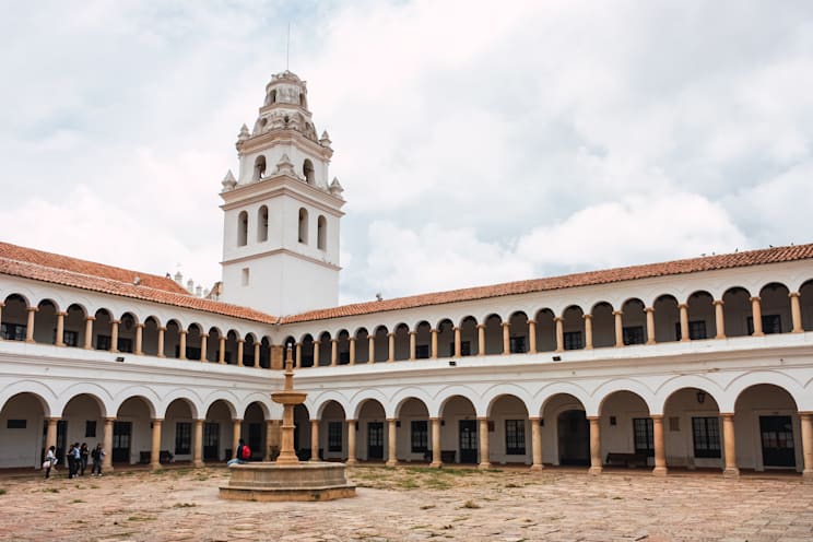 Innenhof der Universidad Andina Simón Bolívar, der Universität von Sucre in Bolivien