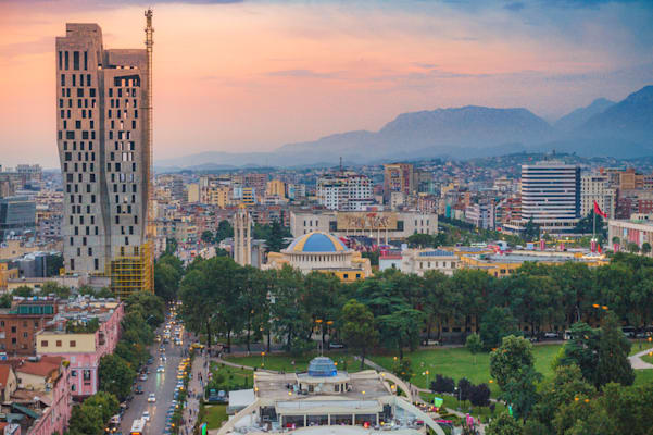 Albanien: Tirana