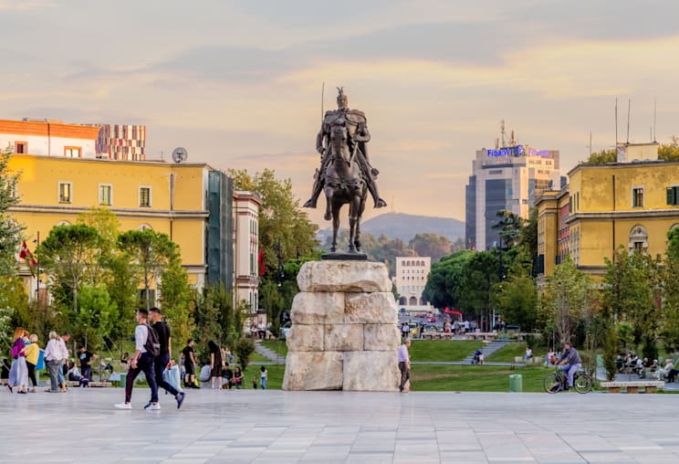 Albanien: Skanderbegplatz in Tirana