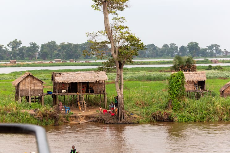 Demokratische Republik Kongo: Dorf im Kongobecken