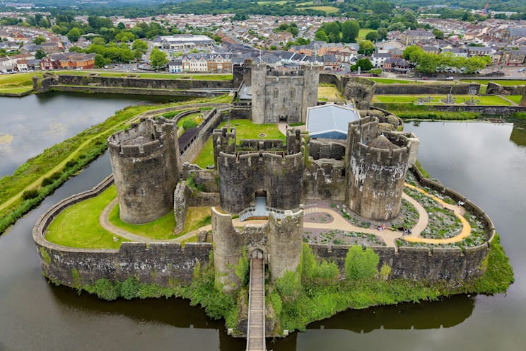 Wales: Caerphilly Castle