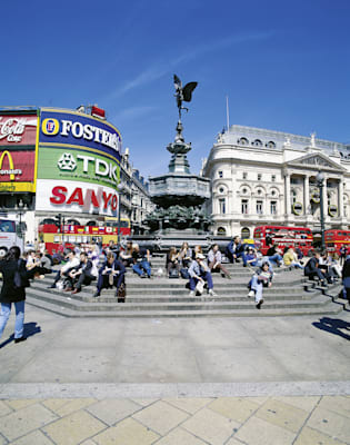 London: Piccadilly Circus