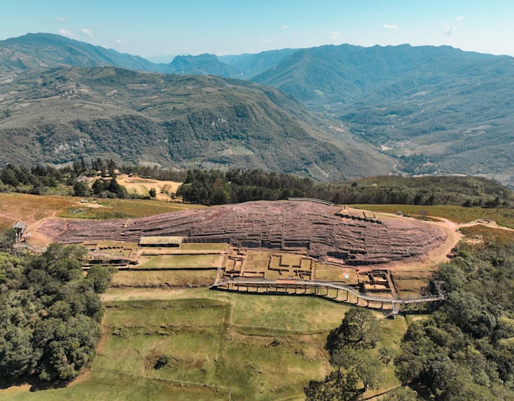 Reste der vorkolumbischen Festung Samaipata bei Santa Cruz in Bolivien