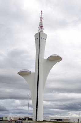 Oscar Niemeyer: Fernsehturm in Brasília