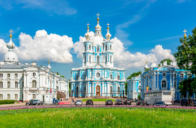 Sankt Petersburg: Smolny-Kolster