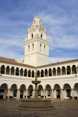 Innenhof der Universidad Andina Simón Bolívar, der Universität von Sucre in Bolivien