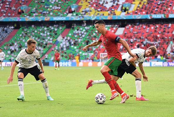 Fußball: Spielszene (Männer)