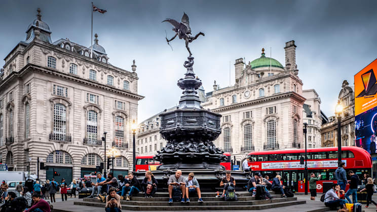 London: Piccadilly Circus