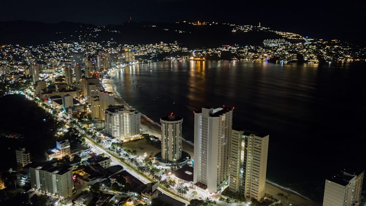 Acapulco: Blick auf die Skyline am Abend