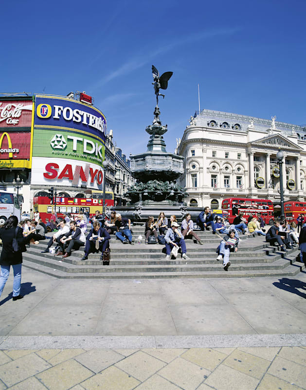 London: Piccadilly Circus