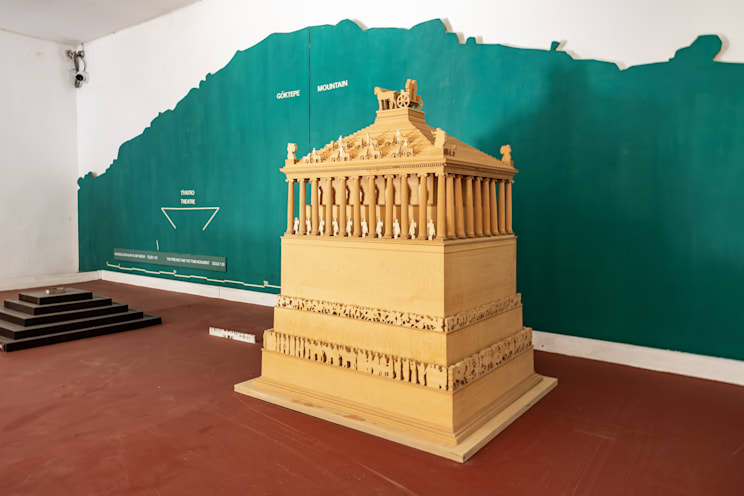 Modell des Mausoleum von Halikarnassos