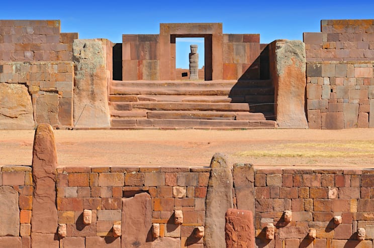 Eingangstor zum Zeremonialbau Kalasasaya von Tiahuanaco