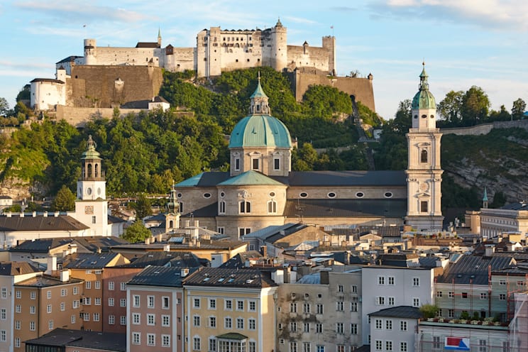 Altstadt von Salzburg mit Festung Hohensalzburg in Österreich